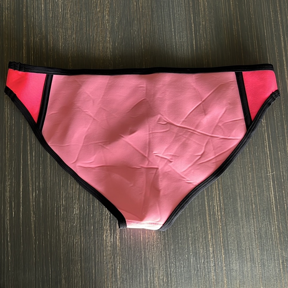 Triangl Bottom. - Picture 3 of 4